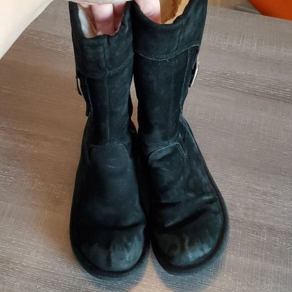 Black UGG boots - Picture 11 of 16